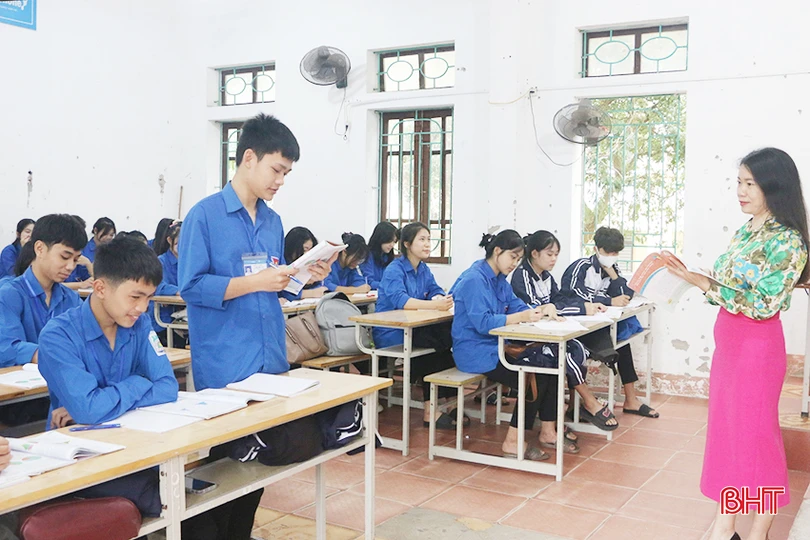 Quốc Lập luôn chủ động lĩnh hội kiến thức cơ bản ngay từ trên lớp.