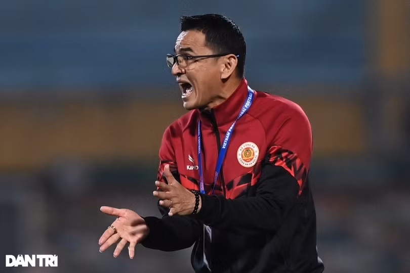 HLV Kiatisuk am hiểu bóng đá Việt Nam và từng giúp bóng đá Thái Lan "hóa rồng" (Ảnh: Mạnh Quân).