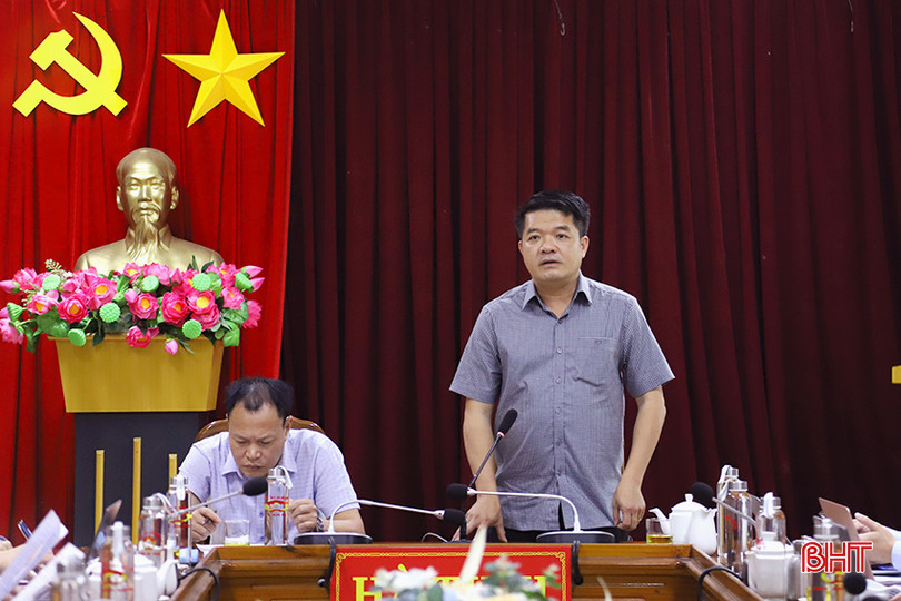 Chủ tịch Ủy ban MTTQ tỉnh Trần Nhật Tân phát biểu tại cuộc họp. IMG_3226 (1).JPG