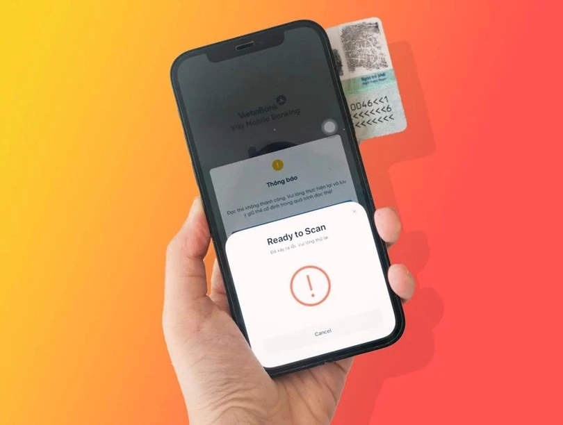Nhiều người dùng phản ánh tình trạng khó kết nối CCCD với iPhone. Ảnh: Thúy Liên.