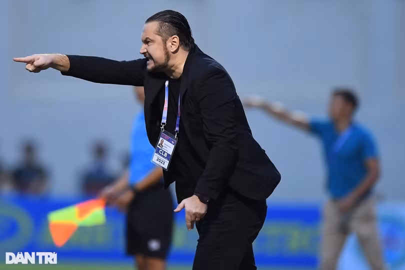 HLV Velizar Popov có lối chơi tương đồng với HLV Troussier (Ảnh: Mạnh Quân).