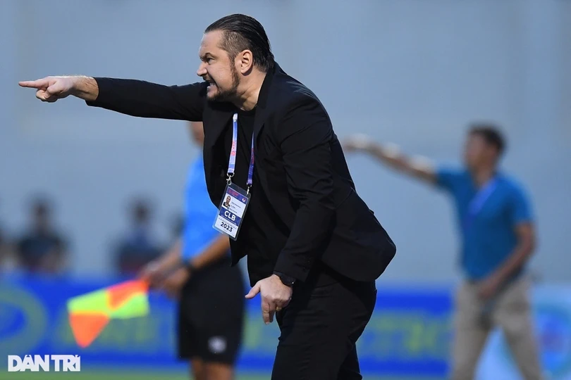 HLV Velizar Popov có lối chơi tương đồng với HLV Troussier (Ảnh: Mạnh Quân).