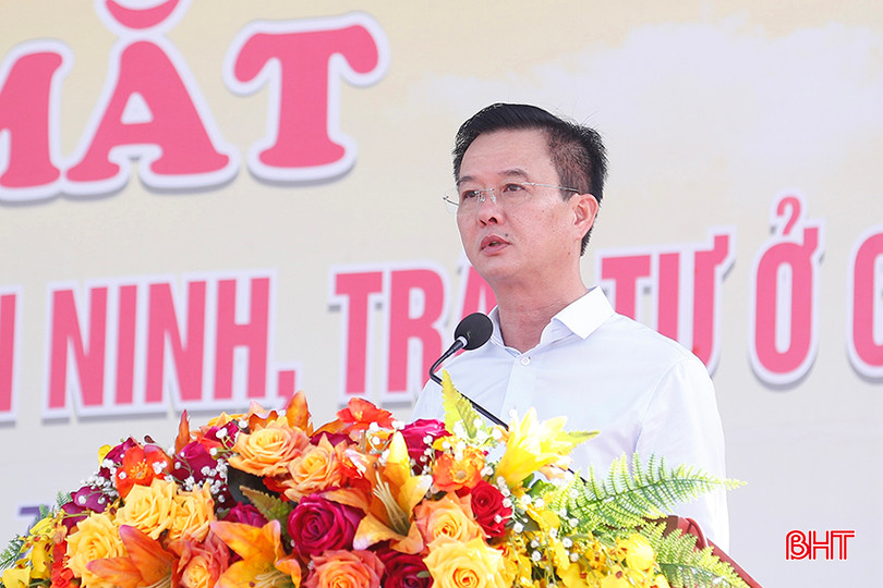 Phó Chủ tịch UBND tỉnh Trần Báu Hà phát biểu chỉ đạo, giao nhiệm vụ tại buổi lễ. phó chủ tịch Trần Báu hÀ PHÁT BIỂU.jpg