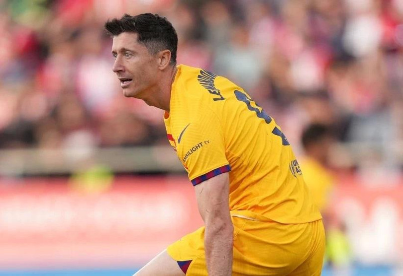 Lewandowski sa sút trong mùa giải trắng tay của Barca.