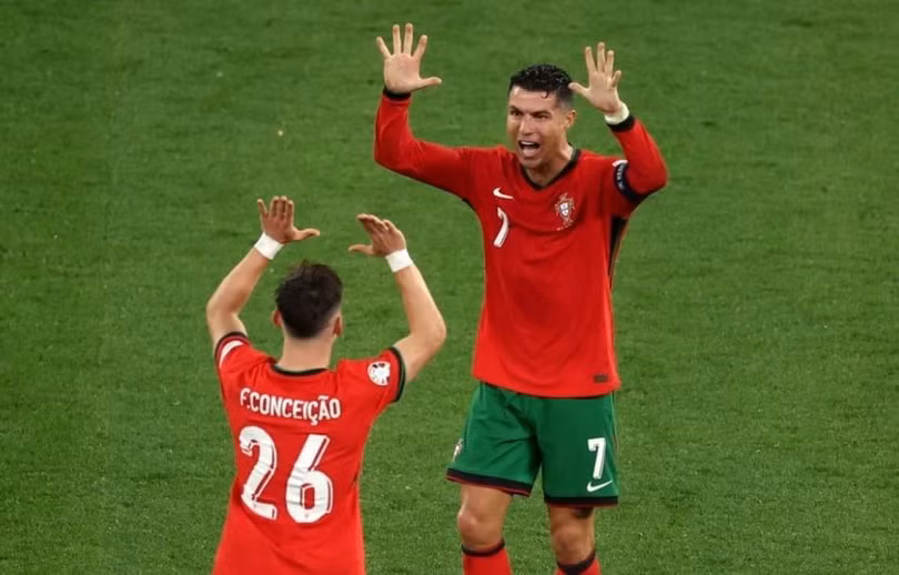 Bồ Đào Nha chật vật giành 3 điểm.