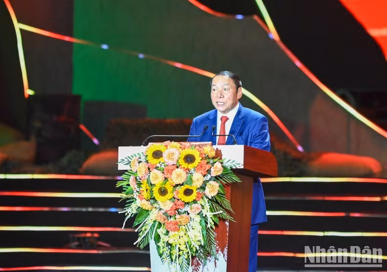 Bộ trưởng Văn hóa, Thể thao và Du lịch Nguyễn Văn Hùng phát biểu ý kiến tại chương trình.