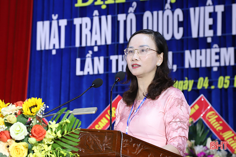 Bí thư Huyện ủy Can Lộc Đặng Thị Quỳnh Diệp: "Nhiệm kỳ tới, ủy ban MTTQ các cấp cần tiếp tục xây dựng, tăng cường, phát huy truyền thống của quê hương và sức mạnh khối đại đoàn kết toàn dân; khơi dậy mạnh mẽ tinh thần, ý chí tự lực, tự cường, niềm tin, khát vọng của các tầng lớp nhân dân để cống hiến và xây dựng quê hương Can Lộc ngày càng giàu đẹp, văn minh". IMG_5526.JPG