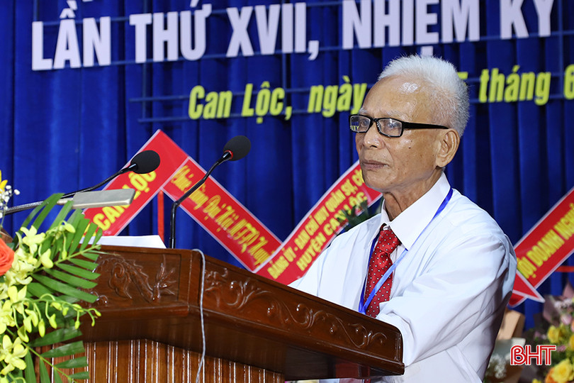Đại biểu Võ Văn Bảy - Bí thư Chi bộ, Trưởng ban Công tác mặt trận thôn Trung Thiên (xã Thiên Lộc) trình bày tham luận về vai trò của mặt trận trong thực hiện nhiệm vụ chính trị tại cơ sở. IMG_5476.JPG