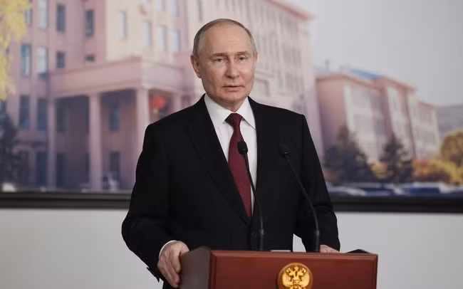 Tổng thống Nga Vladimir Putin phát biểu tại cuộc họp báo với giới truyền thông Nga, ngày 17/5. (Ảnh: AFP)