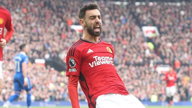 Fernandes là tay săn bàn hàng đầu lịch sử MU trên chấm 11 m. Fernandes là tay săn bàn hàng đầu lịch sử MU trên chấm 11 m.