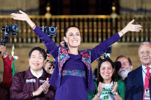 Tân Tổng thống Mexico Claudia Sheinbaum tri ân những người ủng hộ sau khi kết quả kiểm phiếu sơ bộ được công bố. Ảnh: Reuters