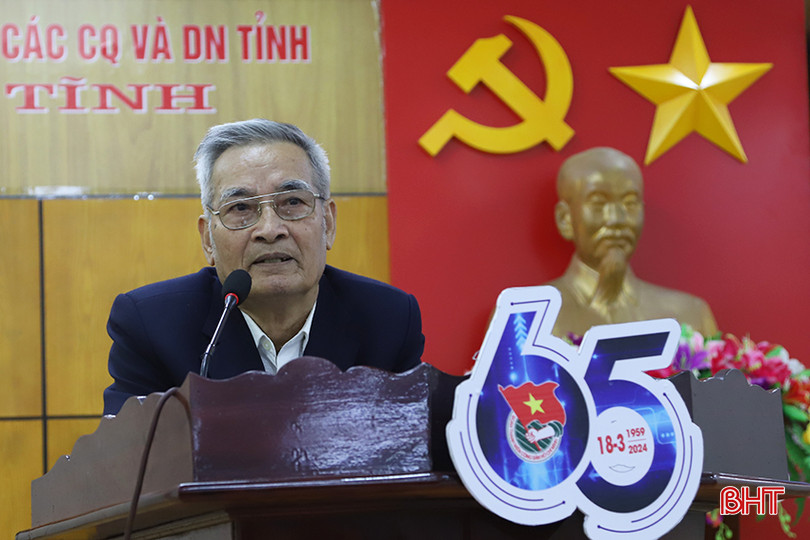 Ông Trần Văn Lương - nguyên Bí thư Đoàn Khối Cơ quan Dân chính Đảng cấp tỉnh giai đoạn 1975 - 1976 phát biểu tại buổi gặp mặt. IMG_8545.JPG