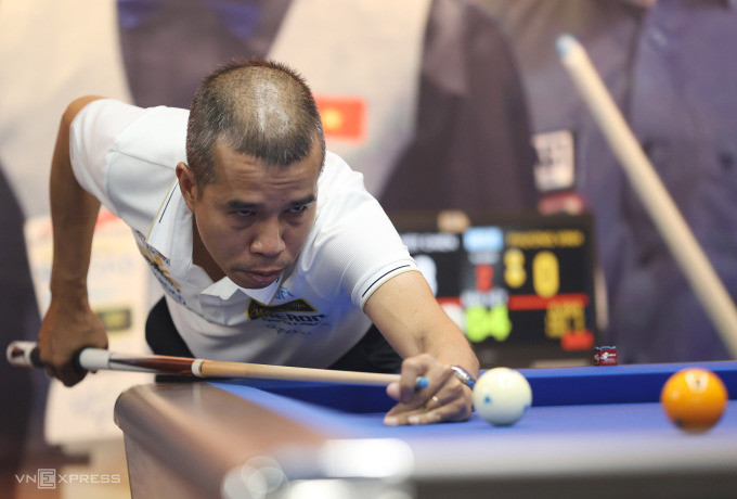 Quyết Chiến trong trận đấu Bao Phương Vinh tại Siêu Cup Billiards Phúc Thịnh ngày 5/5. Ảnh: Đức Đồng