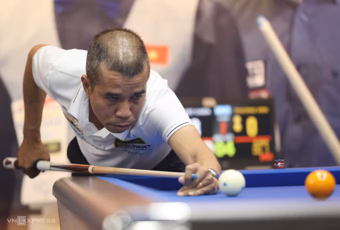 Quyết Chiến trong trận đấu Bao Phương Vinh tại Siêu Cup Billiards Phúc Thịnh ngày 5/5. Ảnh: Đức Đồng
