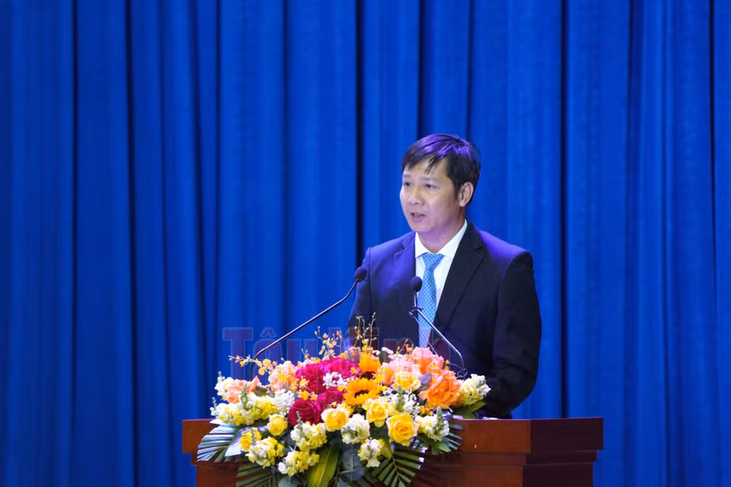 Bí thư Tỉnh uỷ, Chủ tịch HĐND tỉnh Nguyễn Thành Tâm phát biểu.