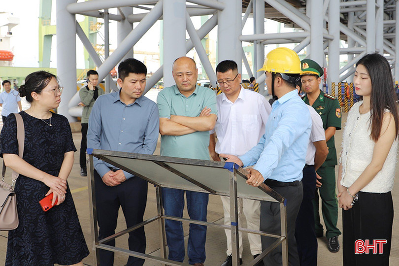 Đoàn công tác Hiệp hội Doanh nghiệp tỉnh Hồ Nam (Trung Quốc) tham quan, tìm hiểu về Cảng nước sâu Sơn Dương. z5466734019920_448f16138c333cae00cc3b3d187aa654.jpg