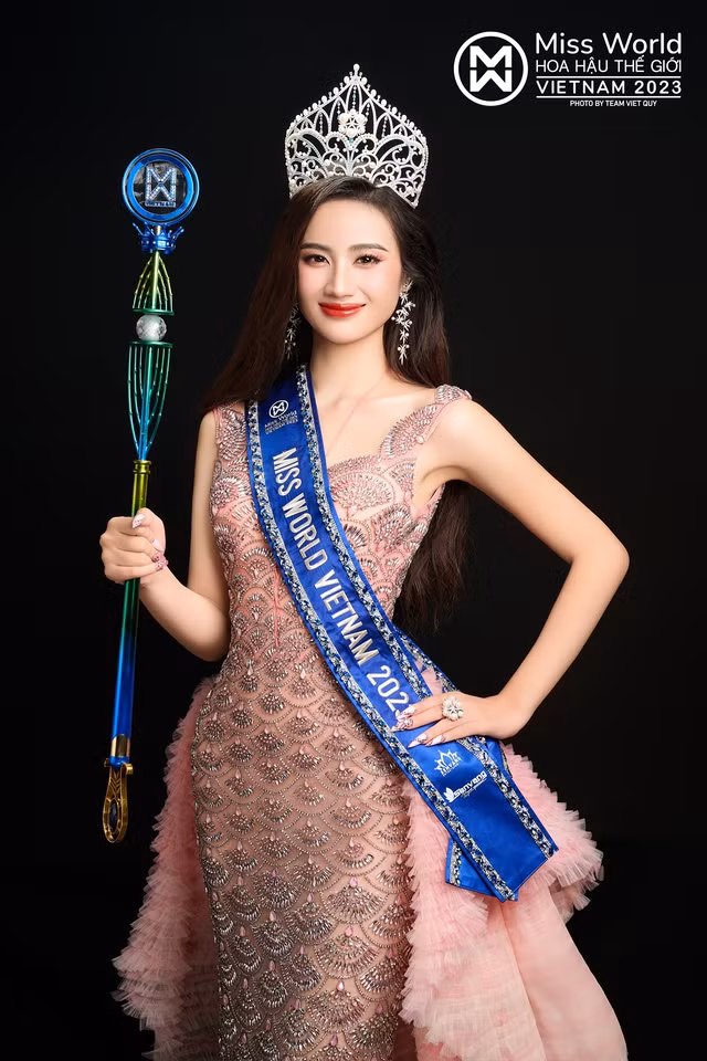 Ý Nhi đăng quang Miss World Vietnam 2023.