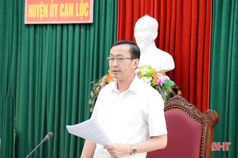 Bí thư Huyện ủy Can Lộc Nghiêm Sỹ Đống phát biểu kết luận cuộc họp. z5293847153663_ad2ac301661640695362f492996f9dcb.jpg