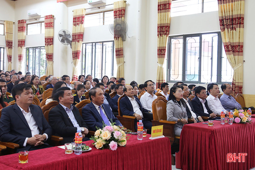 Các đại biểu tham dự hội nghị z5245962556702_d18706e92ed5fbad0bacc259242ff007.jpg