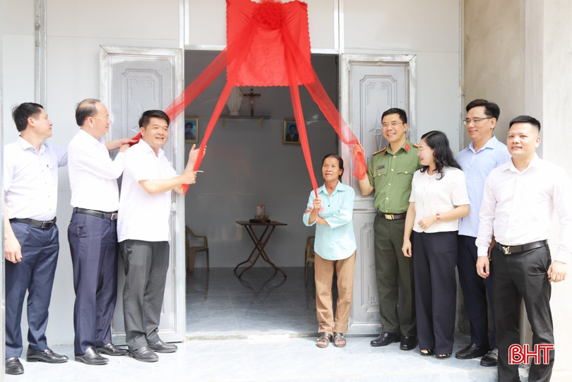 ... và nhà ở của hộ bà Lê Thị Lam (thôn Nam Lĩnh, xã Nam Điền, huyện Thạch Hà). IMG_3185.jpg