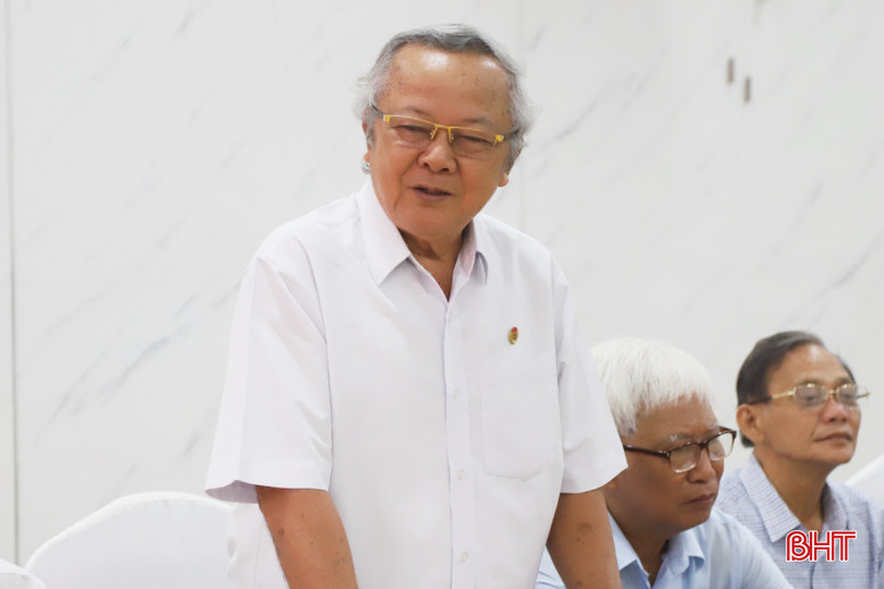 Ông Hà Văn Huy - Phó Chủ tịch Hội Luật gia tỉnh Quảng Ngãi nêu một số khó khăn, hạn chế trong quá trình hoạt động hội. IMG_7783.jpg