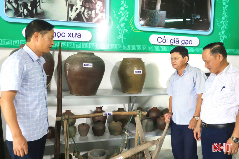 Lãnh đạo huyện Thạch Hà tham quan ngôi nhà trí tuệ. 45f9728294cf37916ede-2.jpg
