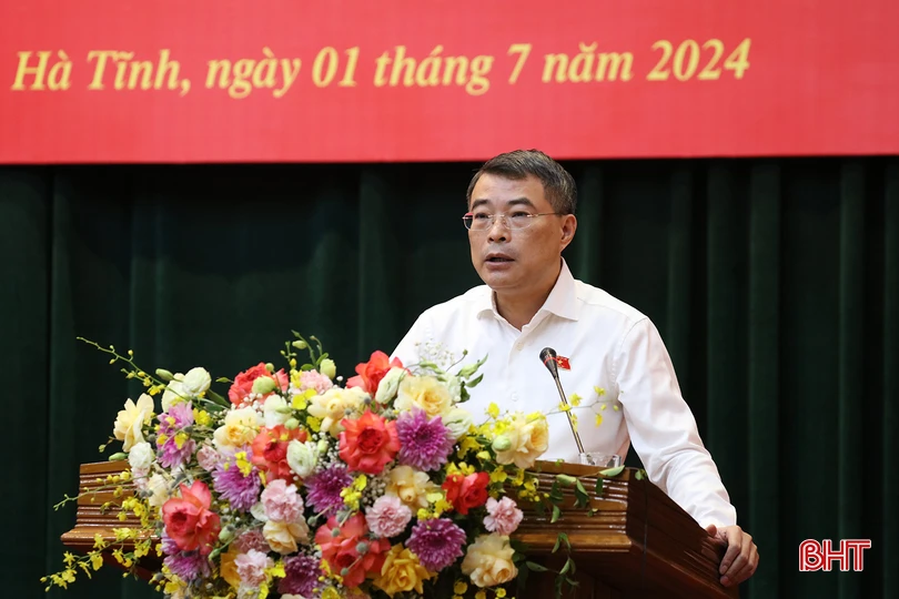 Đồng chí Lê Minh Hưng - Ủy viên Bộ Chính trị, Trưởng ban Tổ chức Trung ương phát biểu tại hội nghị tiếp xúc cử tri sau Kỳ họp thứ 7, Quốc hội khóa XV do Đoàn ĐBQH tỉnh phối hợp Ban Thường trực Ủy ban MTTQ Việt Nam tỉnh Hà Tĩnh tổ chức.