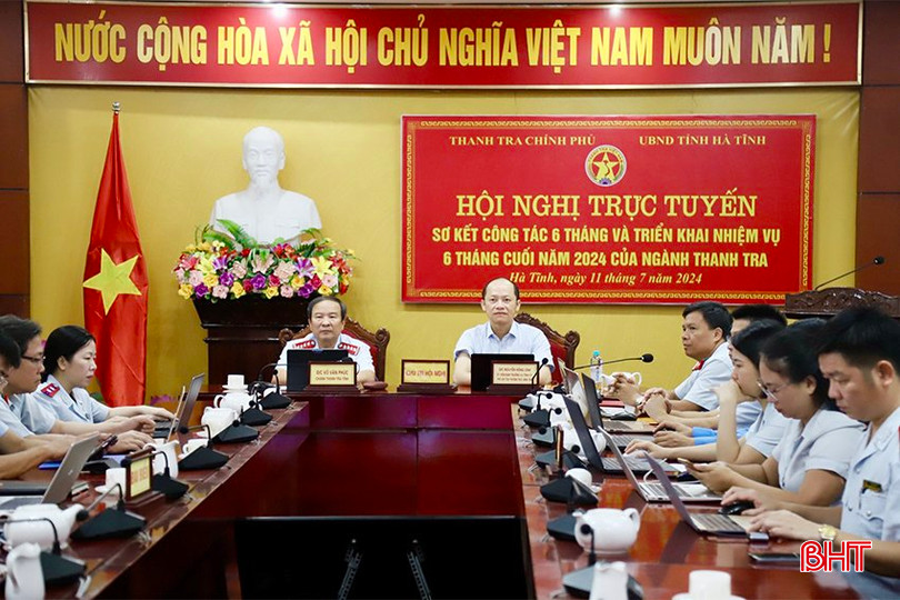 Phó Chủ tịch Thường trực UBND tỉnh Nguyễn Hồng Lĩnh và Chánh Thanh tra tỉnh Võ Văn Phúc điều hành điểm cầu Hà Tĩnh. c0fa27a16554c70a9e45.jpg