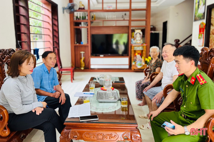 Người dân được lực lượng công an tuyên truyền, nâng cao nhận thức, ý thức chấp hành pháp luật từ các mô hình đảm bảo ANTT tại cơ sở. 33d36d3caf770c295566-2.jpg