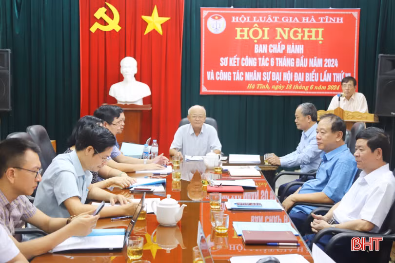 Hội Luật gia Hà Tĩnh tổ chức hội nghị Ban Chấp hành mở rộng sơ kết công tác 6 tháng đầu năm 2024 và xin ý kiến về một số nội dung liên quan đến công tác chuẩn bị Đại hội Đại biểu lần thứ VI, nhiệm kỳ 2024-2029.