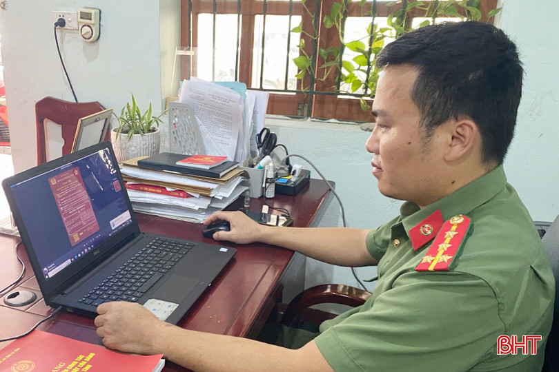 Mọi thông tin về hai cuộc thi liên quan đến pháp luật về căn cước, định danh và xác thực điện tử được cán bộ, chiến sĩ trong lực lượng CAND quan tâm, tìm hiểu. 6da79b0d9a743b2a6265.jpg