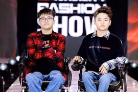 “Xe lăn sinh đôi” và hành trình vượt lên nghịch cảnh 