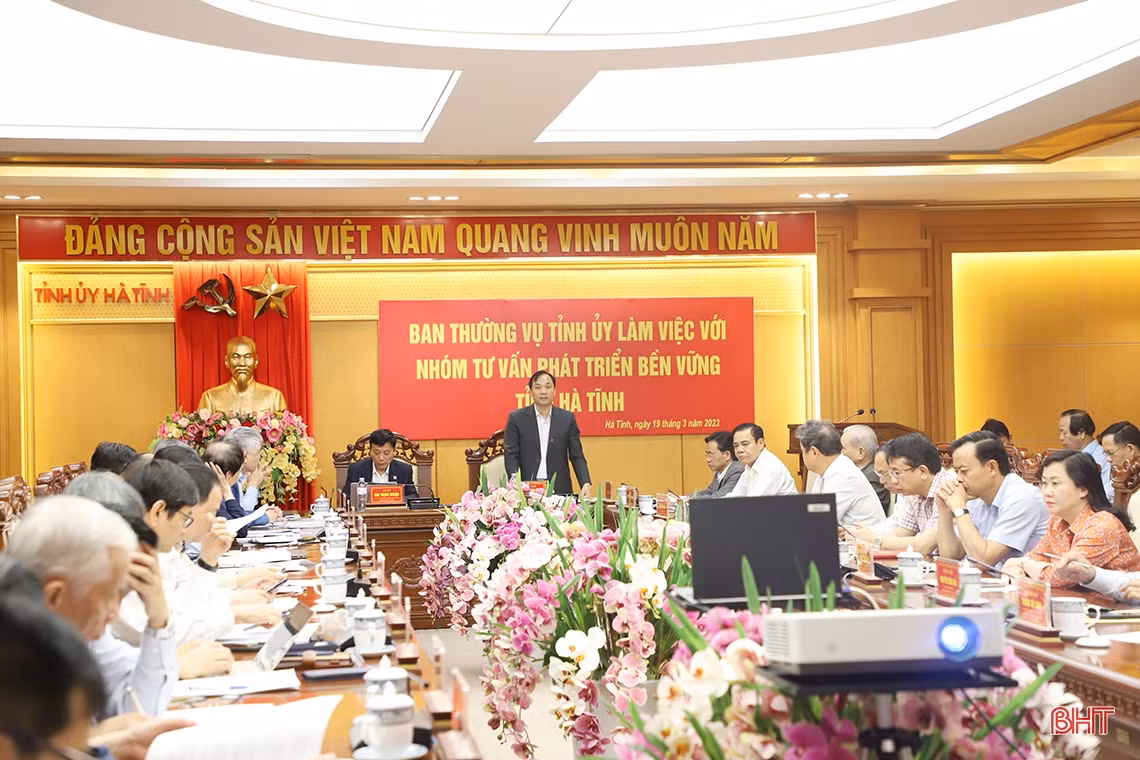 Tư vấn, bàn giải pháp đưa kinh tế Hà Tĩnh tăng trưởng và phát triển bền vững