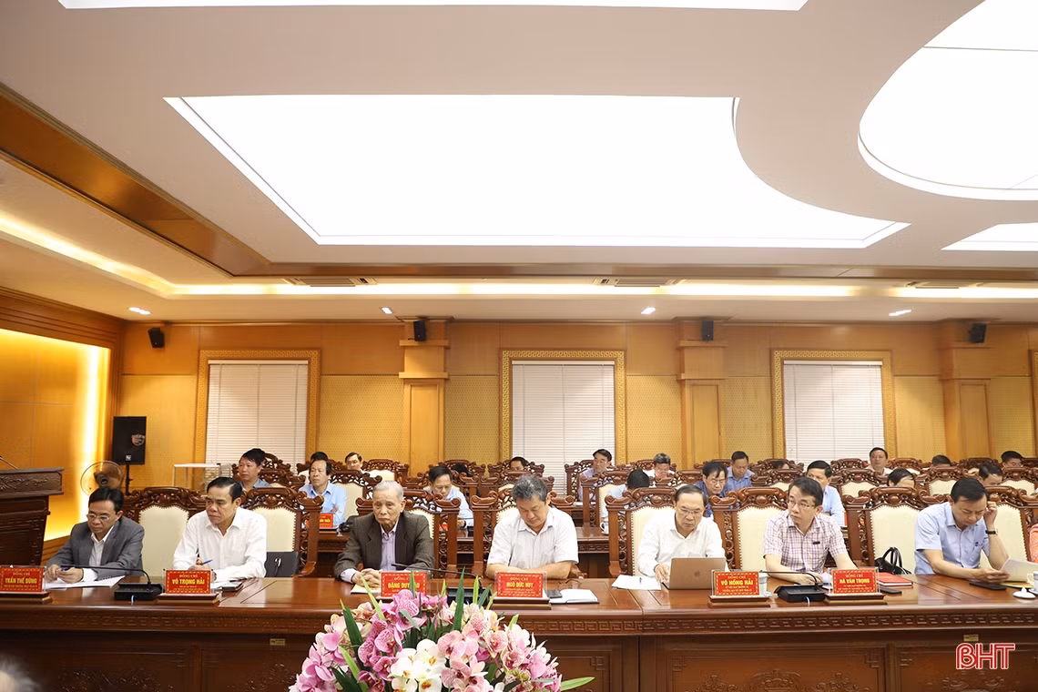 Tư vấn, bàn giải pháp đưa kinh tế Hà Tĩnh tăng trưởng và phát triển bền vững