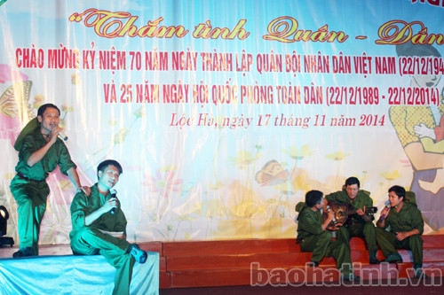 Tiết mục hát đồng đội của đơn vị xã Thạch Kim