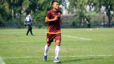 Tiền vệ Trọng Hoàng không "ghi điểm" trong mắt HLV Miura - Ảnh: Phan Tùng