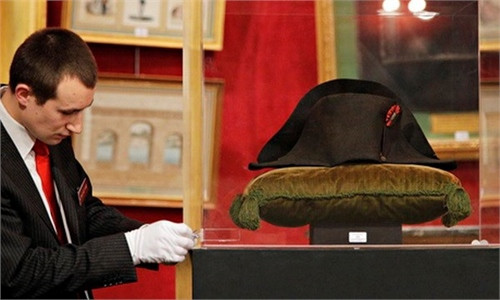 Chiếc mũ nhọn của Hoàng đế Pháp Napoleon Bonaparte. (Nguồn: AP)