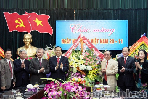 Lãnh đạo tỉnh chúc mừng Ngày Nhà giáo VN và Ngày truyền thống ngành Thanh tra ảnh 1