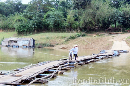 Gieo chữ trên vùng đất khó (Bài 1): Những người thầy “cắm bản” ảnh 1