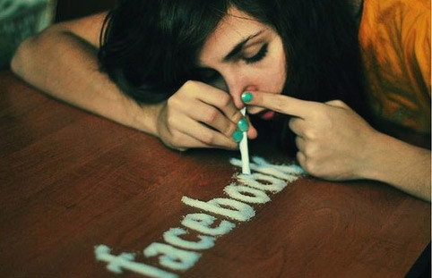 Nhiều bạn trẻ sa sút học hành chỉ vì "nghiện"...Facebook. Ảnh: internet nghien facebook thoi quen nguy hiem