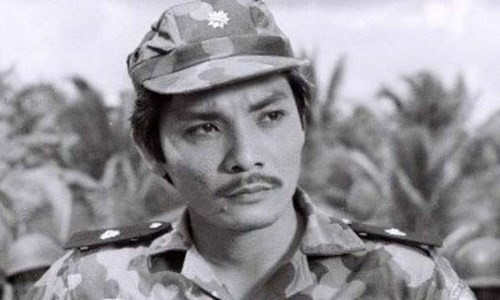 Diễn viên Thương Tín trong vai thiếu tá Vọng của phim Ván bài lật ngửa Diễn viên Thương Tín trong vai thiếu tá Vọng của phim Ván bài lật ngửa