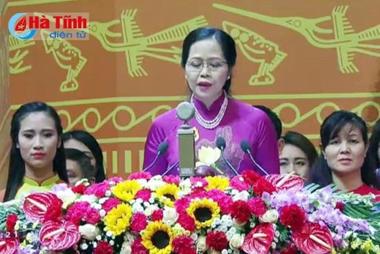 Phó chủ tịch MTTQ thành phố Hà Nội Lê Thị Kim Oanh thay mặt nhân dân thủ đô gửi mong muốn tới Đại hội Phó chủ tịch MTTQ thành phố Hà Nội Lê Thị Kim Oanh thay mặt nhân dân thủ đô gửi mong muốn tới Đại hội