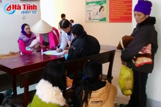 Quá tải buồng bệnh khiến nguy cơ lây nhiễm chéo luôn thường trực. Quá tải buồng bệnh khiến nguy cơ lây nhiễm chéo luôn thường trực.