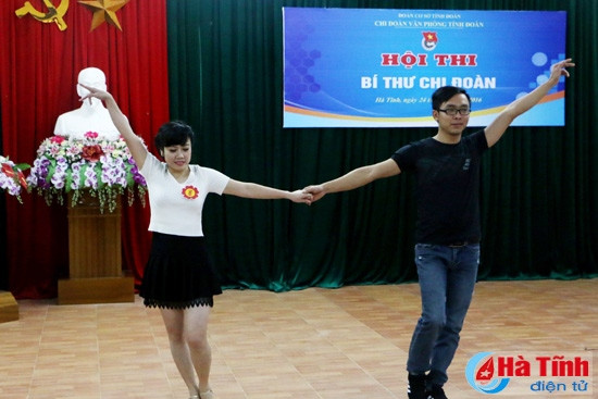 ĐVTN tham gia phần thi tài năng và xử lý tình huống