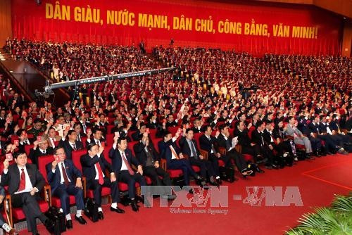 Các đại biểu biểu quyết thông qua Quy chế làm việc của Đại hội. Ảnh: TTXVN