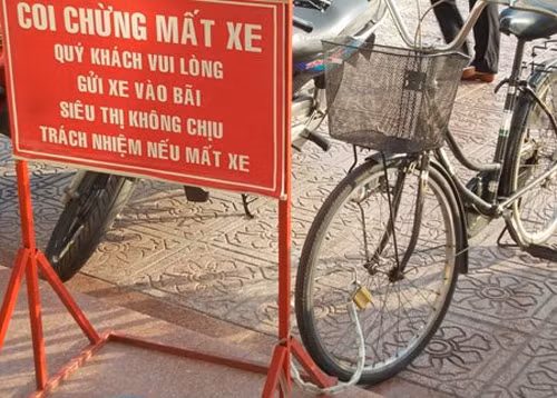 Khóa xe thế này cho an toàn.