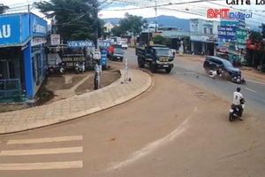 Tông chết người trên đường, tài xế lái ôtô bỏ trốn vào rẫy cà phê