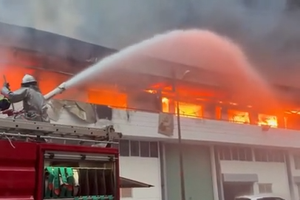 Công an dập đám cháy Nhà máy Bia Hà Nội