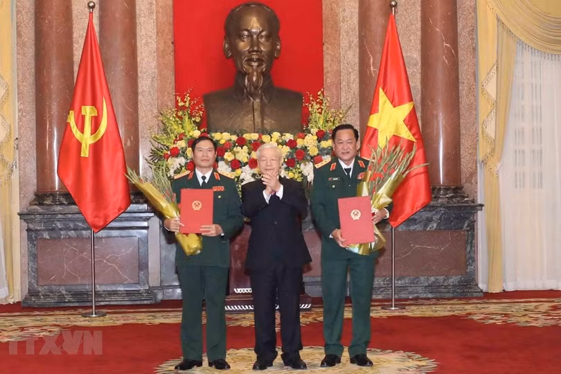Trao quyết định thăng quân hàm thượng tướng cho hai Thứ trưởng Bộ Quốc phòng