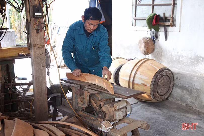 Làng trống lâu đời ở Hà Tĩnh vào mùa bận rộn nhất trong năm